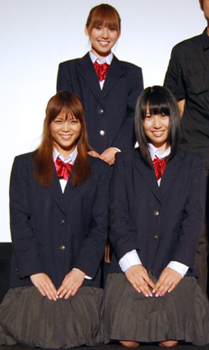 今回は笑顔を封印？ AKB48の増田有華が初主演ホラー舞台挨拶に制服姿で登場！