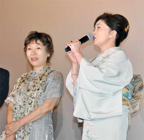 田根楽子（左）と赤座美代子（右）