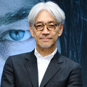 坂本龍一の映画音楽とソロ作品に通じるミニマルで響きを重んじた音づくり