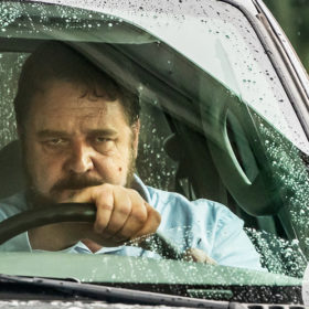 ラッセル・クロウが地獄の果てまであおり運転！ 映画『アオラレ』5月公開