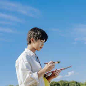 約800人のオーディション勝ち抜いた14歳！ 初長編主演作がベルリン国際映画祭招待の快挙成し遂げた原田琥之佑に注目