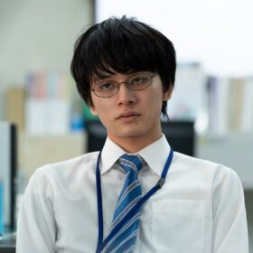 闇堕ち公務員が体験する地獄！ 主演・北村匠海をはじめクセものぞろいのキャストが見せる“狂乱”の表情